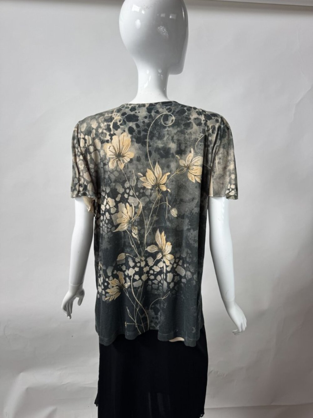 B.L.E.U. Womens 1X Embellished Floral Tunic Top Short Sleeve V-Neck Lightweight - Picture 10 of 16